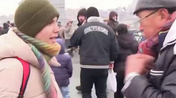 Galata Köprüsü’nde balıkları denize dökülen yaşlı adam: 'Gelse, özür dilese sarılırdım' - Sputnik Türkiye