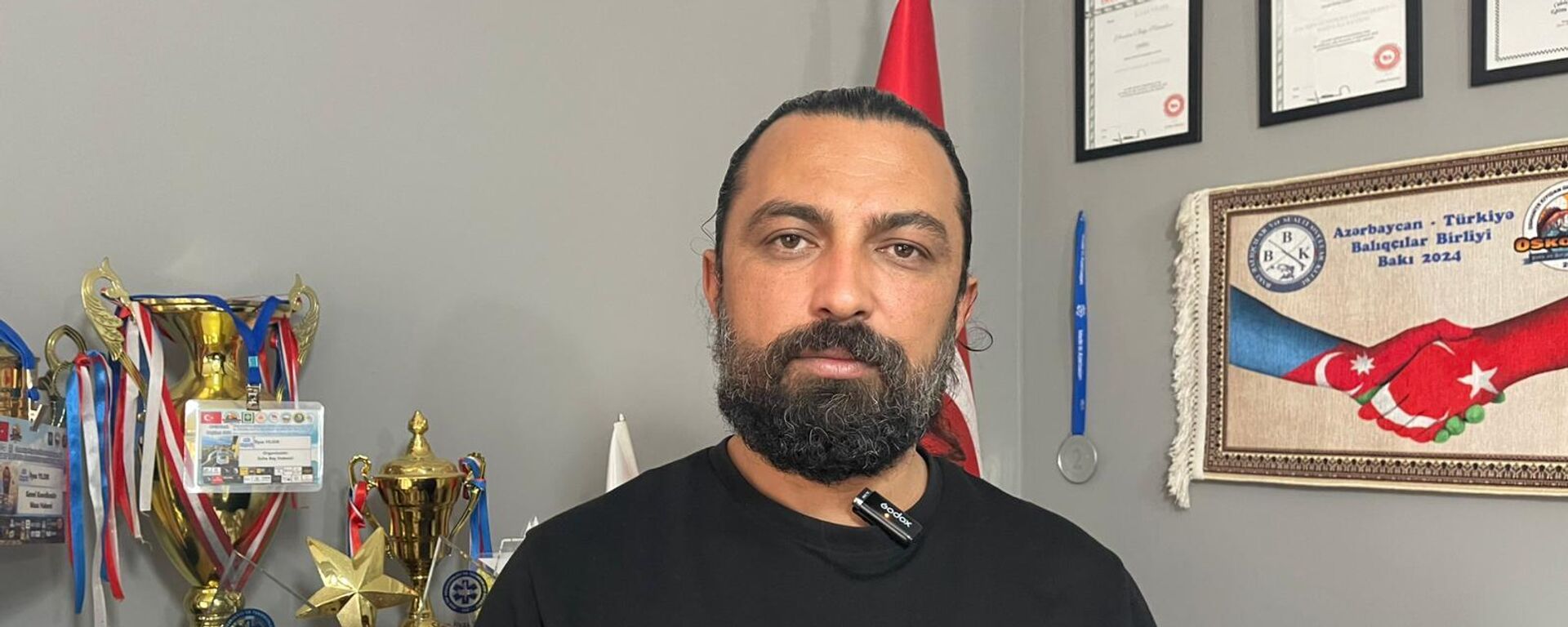 Boğazına kaçan yiyeceği kendi kendine yaptığı Heimlich manevrasıyla çıkardı - Sputnik Türkiye, 1920, 10.02.2026