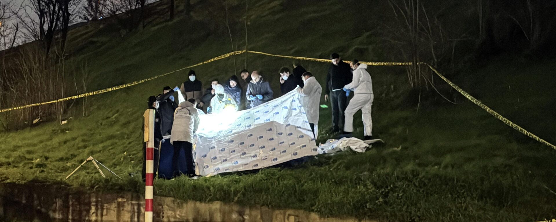 Bayrampaşa'da otoyol kenarında bir erkeğe ait ceset bulundu - Sputnik Türkiye, 1920, 10.02.2026