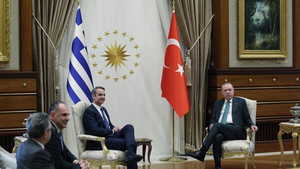 Cumhurbaşkanı Erdoğan ve Yunanistan Başbakanı Miçotakis bir araya geldi - Sputnik Türkiye