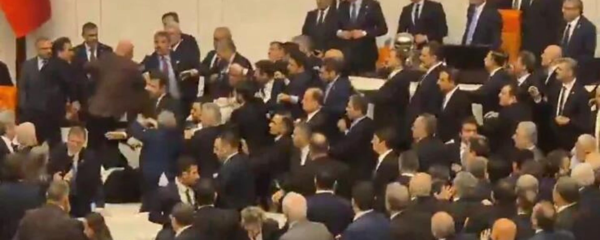 Akın Gürlek yemin töreninde TBMM'de kavga çıktı - Sputnik Türkiye, 1920, 11.02.2026