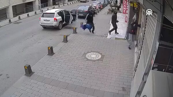 Eyüpsultan'da kuyumcu, soygun girişiminde silahla yaralandı - Sputnik Türkiye