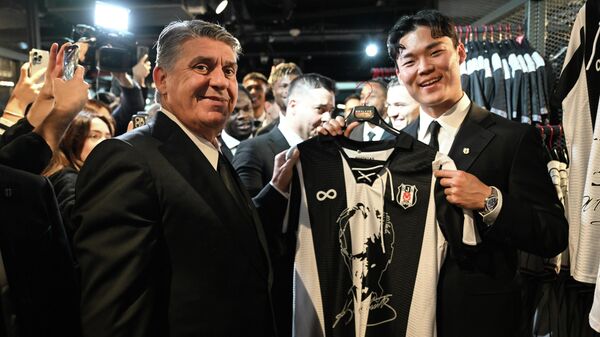 Beşiktaş Başkanı Serdal Adalı ve Hyeon-gyu Oh  - Sputnik Türkiye