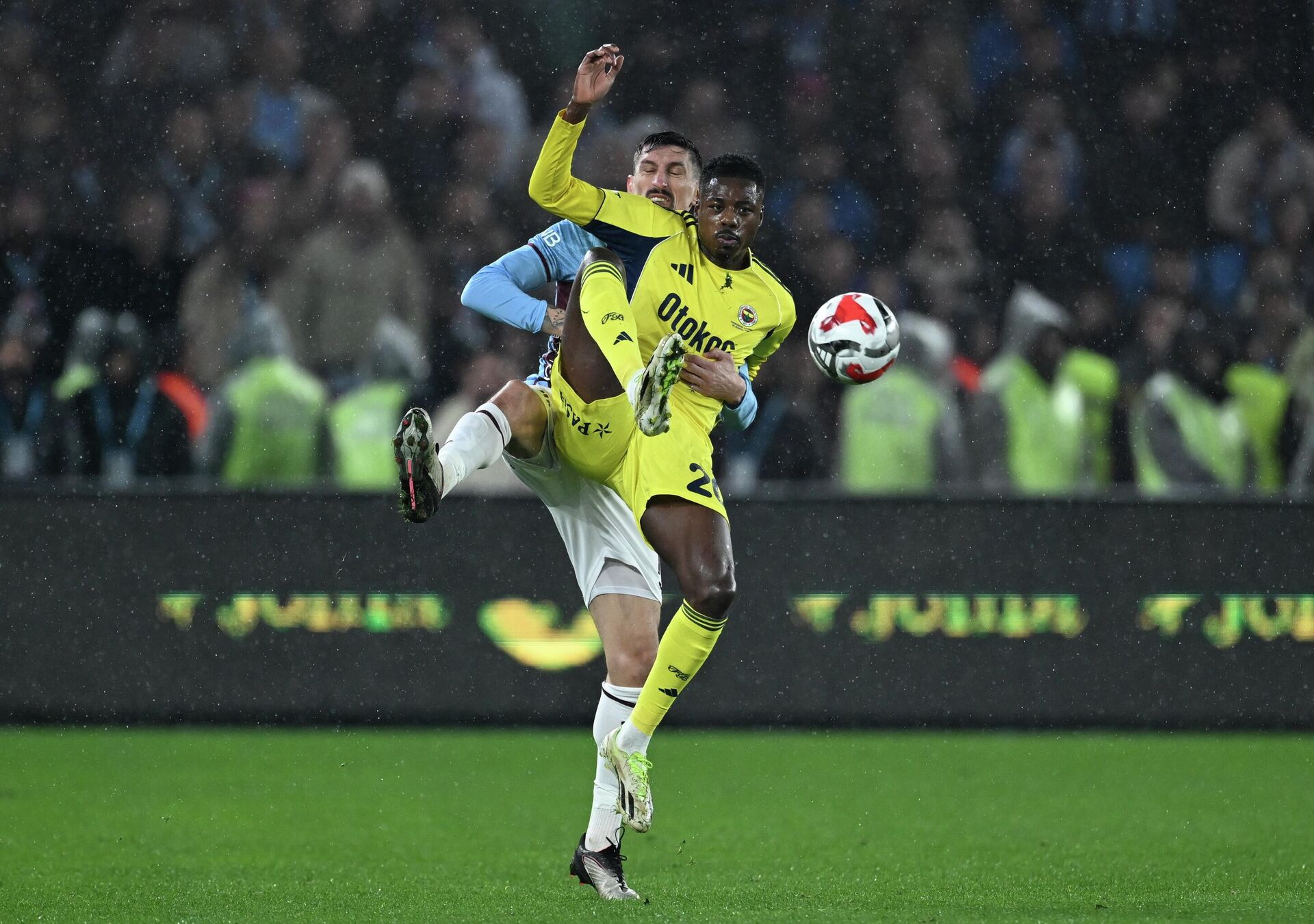 Trabzonspor - Fenerbahçe
 - Sputnik Türkiye, 1920, 15.02.2026