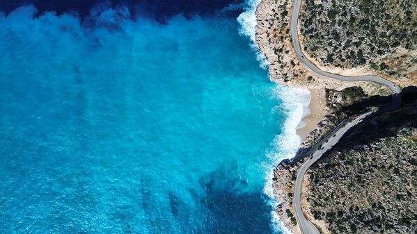 İlçedeki yerli ve yabancı turistler, eşine az rastlanan manzaranın fotoğraflarını çekti, öz çekim yaptı. - Sputnik Türkiye