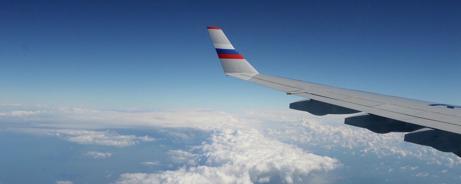 Uçuş sırasında bir Rus uçağının penceresinden görülen manzara - Sputnik Türkiye, 1920, 17.02.2026