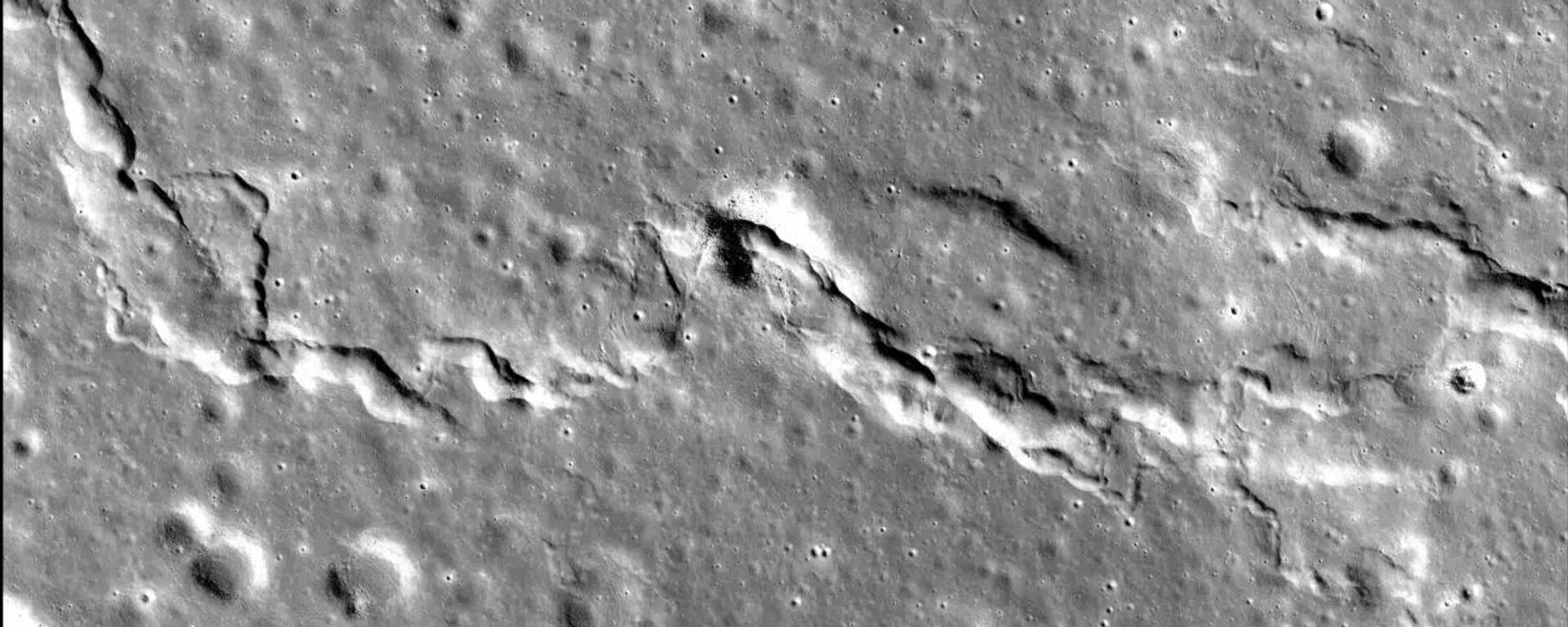 Ay üzerindeki çatlaklar - Sputnik Türkiye, 1920, 26.02.2026