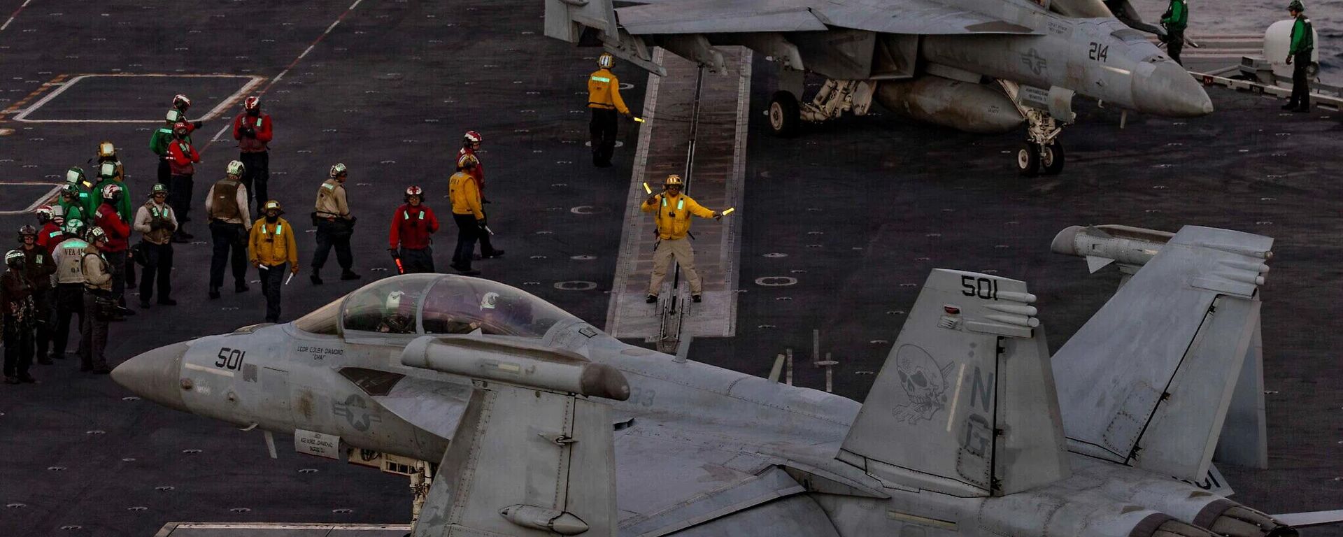 ABD donanması tarafından servis edilen fotoğrafta ABD uçak gemisi Abraham Lincoln görülüyor - Sputnik Türkiye, 1920, 18.02.2026