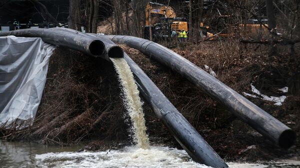 Temporary pipes divert sewage into the C&O Canal in order to repair the Potomac Interceptor, a six-foot-wide wastewater pipe which collapsed in January, dumping hundreds of millions of gallons of sewage into the Potomac River, in Cabin John, Maryland, U.S., February 18, 2026. - Sputnik Türkiye