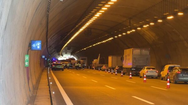 Kuzey Marmara Otoyolu'nda tünelde tanker devrildi - Sputnik Türkiye