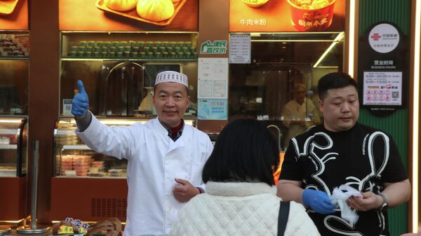 Çin'de Müslümanlar ilk iftarını açtı - Sputnik Türkiye