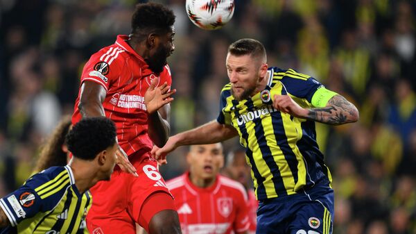 UEFA Avrupa Ligi'nde Fenerbahçe'nin 3 golle mağlup olduğu Nottingham Forest maçında sakatlanan Milan Skriniar'ın, 4 hafta sahalardan uzak kalabileceği iddia edildi.
 - Sputnik Türkiye