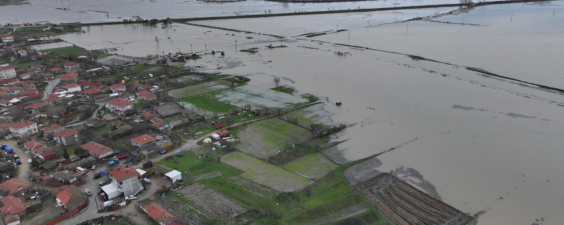 Debisi 2 metreküpten 212 metreküpe çıktı: Tunca ve Meriç nehirleri taştı, ikaz seviyesi kırmızıya çıktı - Sputnik Türkiye, 1920, 22.02.2026