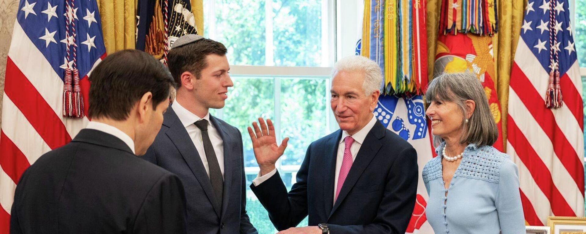 ABD'nin Fransa Büyükelçisi ve Trump'ın dünürü Charles Kushner  - Sputnik Türkiye, 1920, 22.02.2026