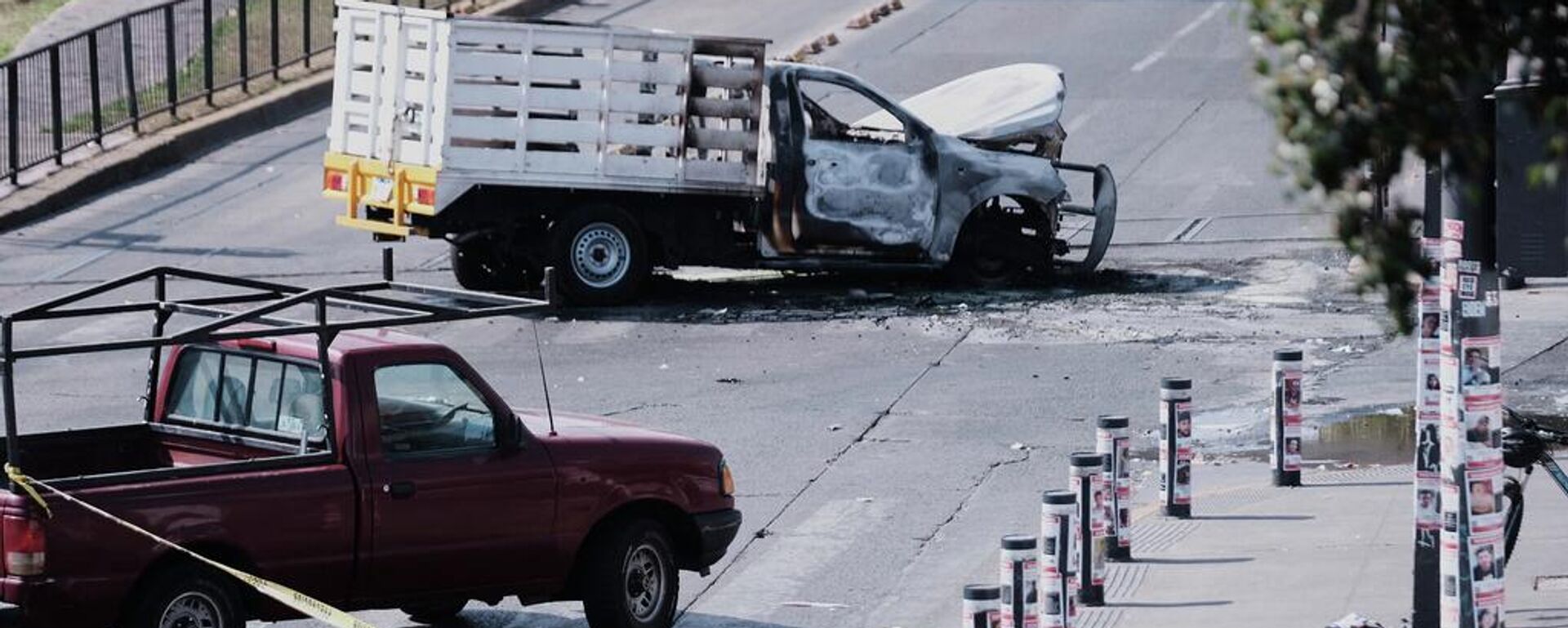 El Mencho'nun öldürülmesi sonrası çok sayıda yol kapatma eylemi ile araç ve iş yeri kundaklama olayları yaşandı - Sputnik Türkiye, 1920, 22.02.2026