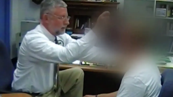 ABD'de bir öğretmenin hipnozu sonucu üç öğrenci hayatını kaybetti - Sputnik Türkiye