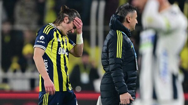 Çağlar Söyüncü sakatlanarak oyundan çıktı - Sputnik Türkiye