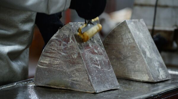 Lithium bars manufactured at the Novosibirsk Chemical Concentrates Factory in Russia - Sputnik Türkiye