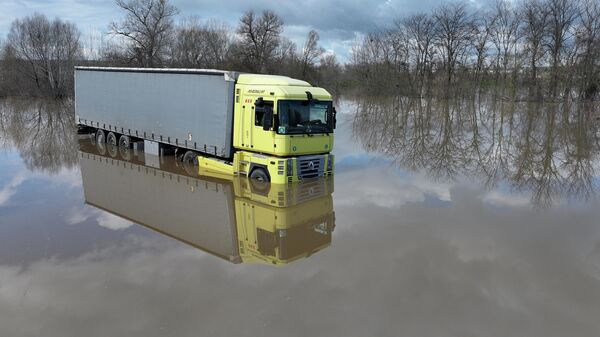 Edirne'de sel sularında mahsur kalan sürücü kurtarıldı - Sputnik Türkiye
