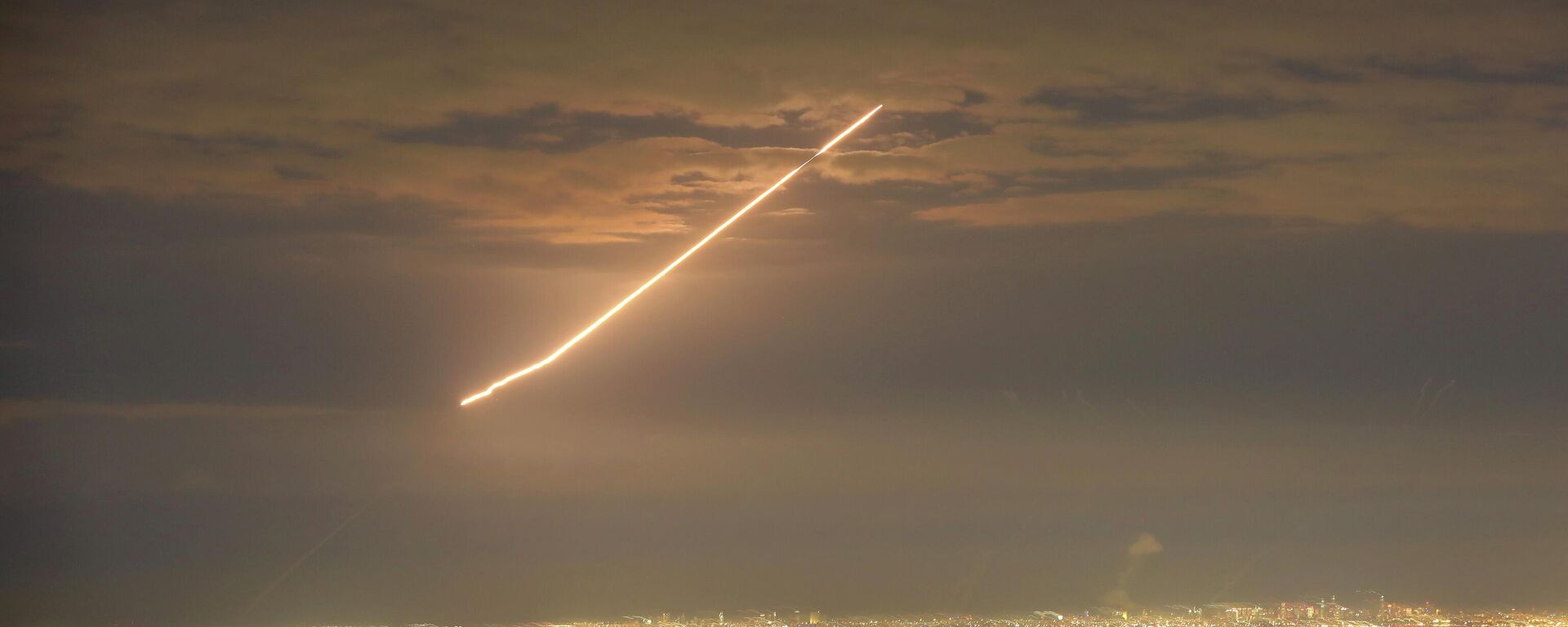 İran'dan atılan füzeler - Sputnik Türkiye, 1920, 02.03.2026