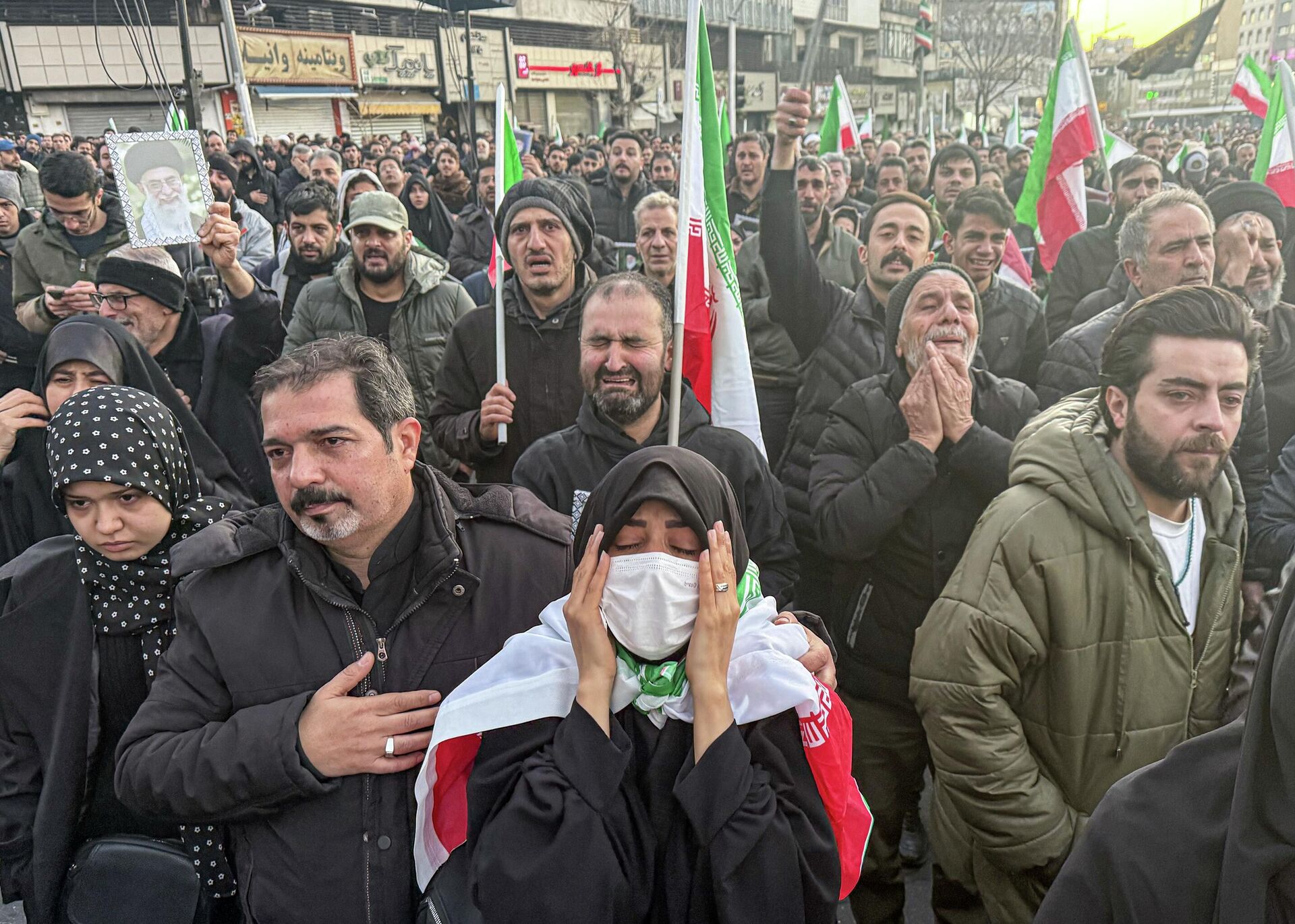 İran halkı  - Sputnik Türkiye, 1920, 01.03.2026