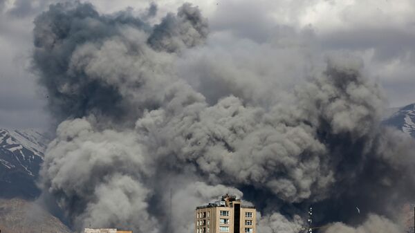 Tahran’daki İran Radyo ve Televizyon Kurumu (IRIB) binası saldırılarda hedef alındı - Sputnik Türkiye