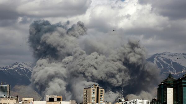 Tahran’daki İran Radyo ve Televizyon Kurumu (IRIB) binası saldırılarda hedef alındı - Sputnik Türkiye