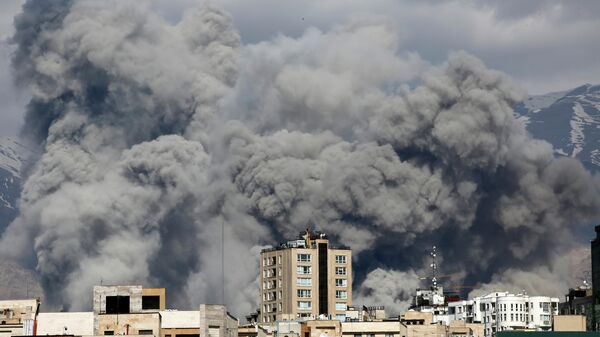 Tahran’daki İran Radyo ve Televizyon Kurumu (IRIB) binası saldırılarda hedef alındı - Sputnik Türkiye