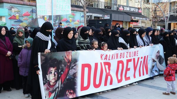 ABD ve İsrail'in İran'a yönelik saldırıları protesto edildi - Sputnik Türkiye