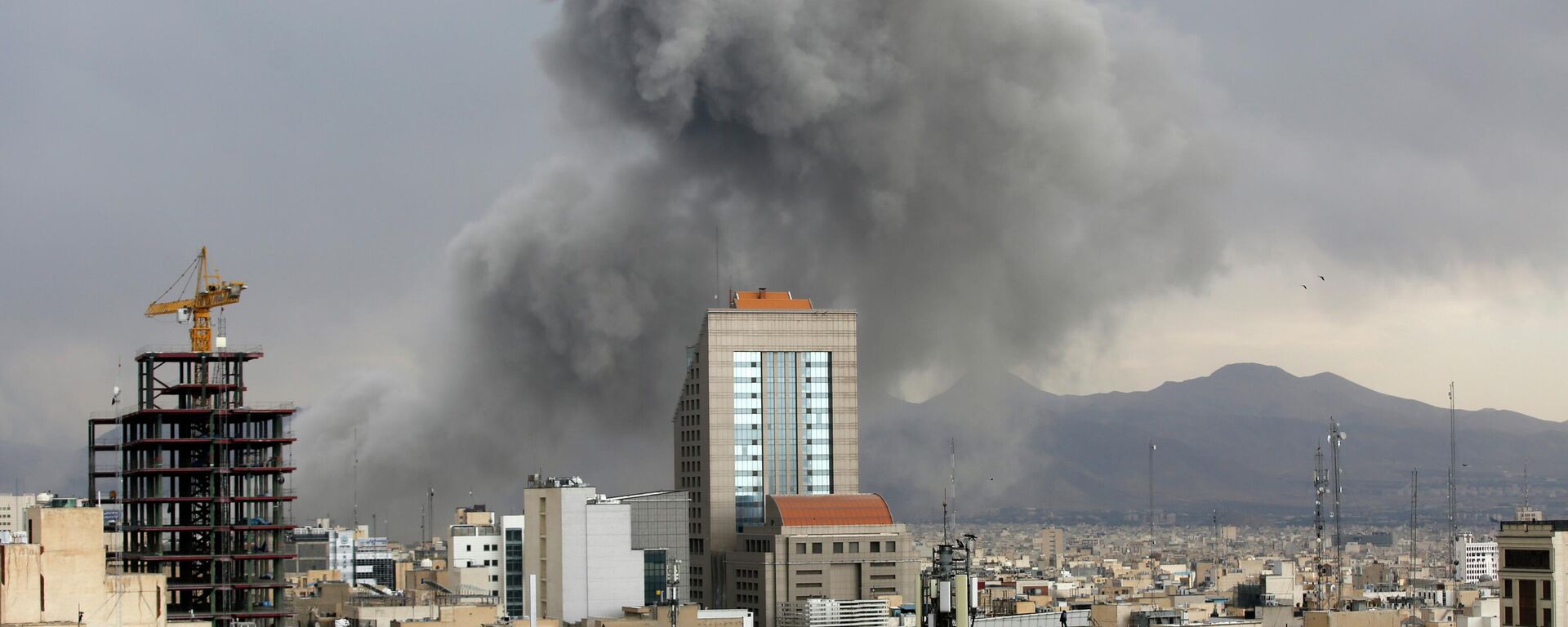 Tahran'dan yeni patlama görüntüleri - Sputnik Türkiye, 1920, 03.03.2026