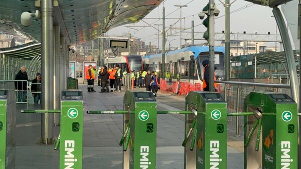 Raydan çıkan tramvay karşı yönden gelen tramvaya çarptı - Sputnik Türkiye