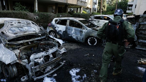 İran'ın İsrail misillemesinde İsrail'in Ramat Gan kentinde meydana gelen hasar - Sputnik Türkiye