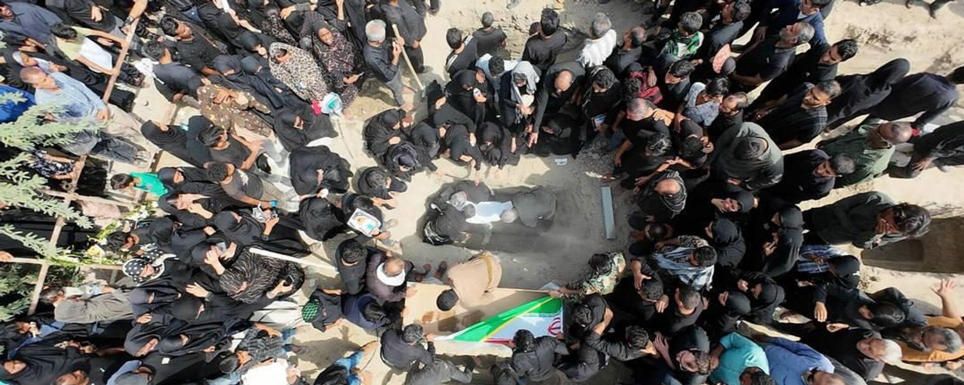 İran’daki okul saldırısında ölen kız çocuklarına veda töreni  - Sputnik Türkiye, 1920, 03.03.2026