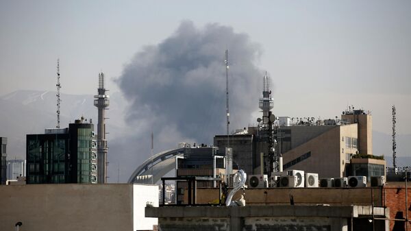 İsrail'in saldırı duyurusunun ardından Tahran'da patlamalar meydana geldi - Sputnik Türkiye