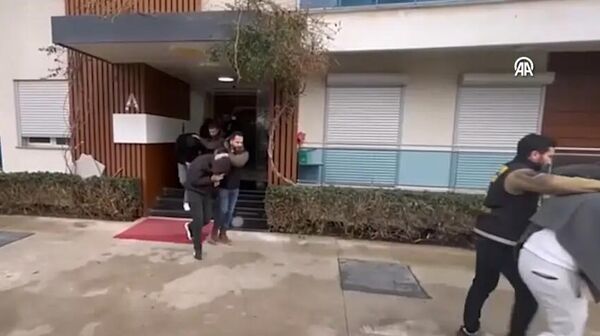 Villalar açığa çıktı, siteye geçtiler: 2 milyar liralık bahis çetesinden hücre evi modeli - Sputnik Türkiye