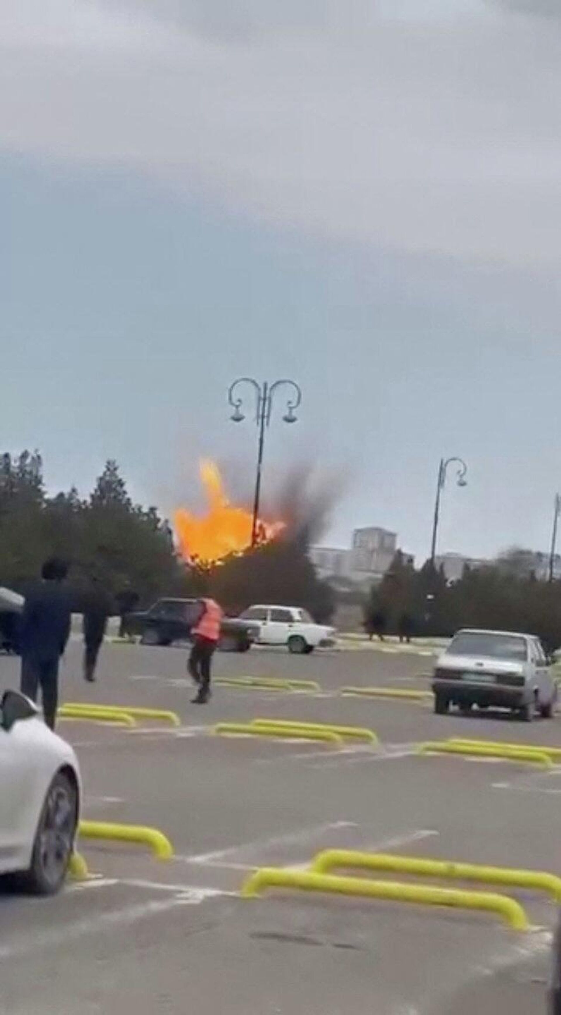 Nahçıvan Havaalanı yakınına düşen İHA'nın görüntüsü - Sputnik Türkiye, 1920, 05.03.2026