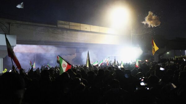 Irak'ta ABD elçiliği bölgesindeki İran'ı destekleyen protestolardan - Sputnik Türkiye