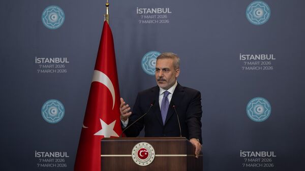Dışişleri Bakanı Hakan Fidan, İstanbul’da düzenlenen Türk Devletleri Teşkilatı (TDT) Dışişleri Bakanları Konseyi Gayriresmi toplantısının ardından basın toplantısında konuştu - Sputnik Türkiye