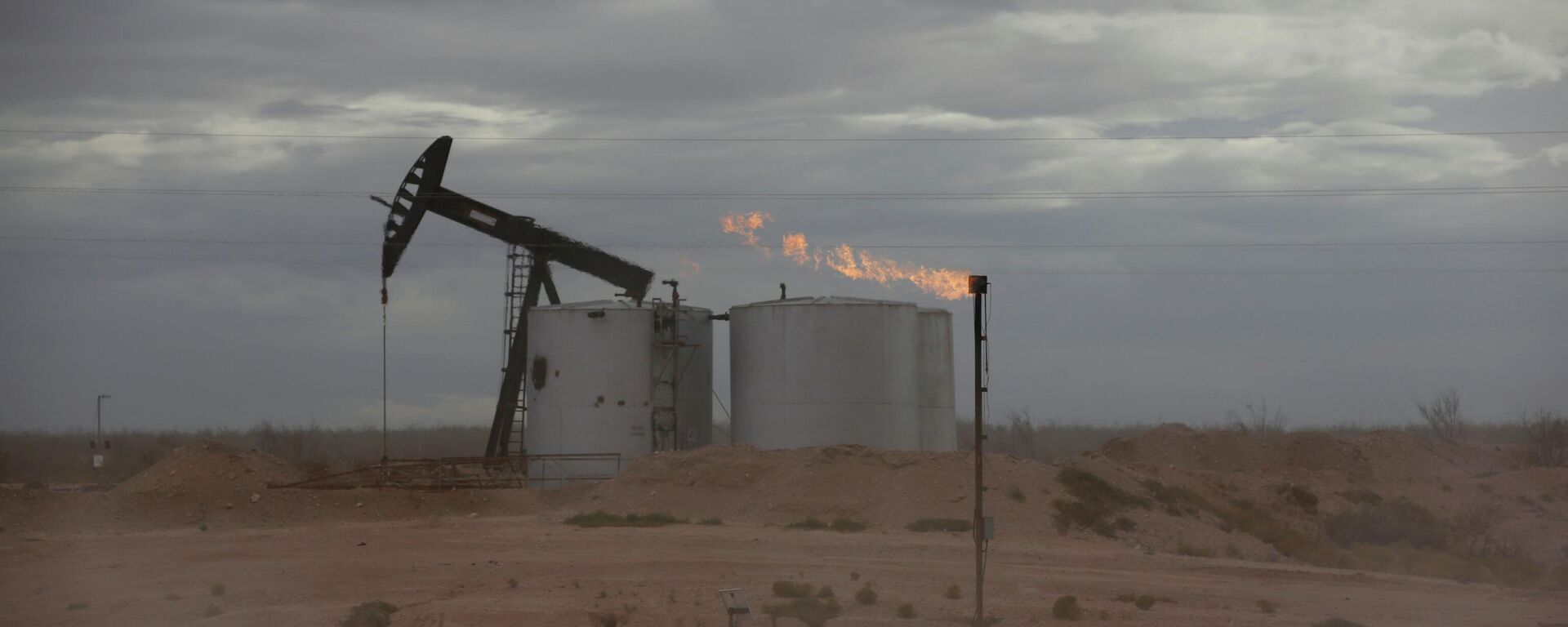 Ham Petrol pompalama istasyonu - Sputnik Türkiye, 1920, 11.03.2026