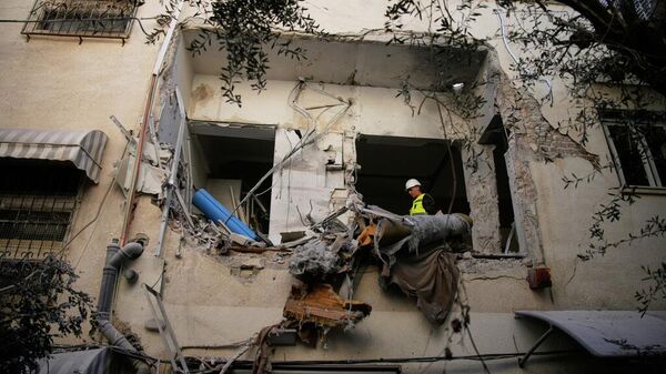 Tel Aviv'de füzelerin oluşturduğu hasar - Sputnik Türkiye