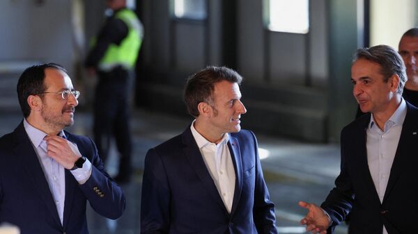 Hristodulidis, Macron, Miçotakis - Sputnik Türkiye