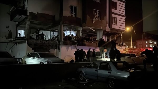 Niğde’de bir apartmanda doğalgaz nedeniyle patlama meydana geldi - Sputnik Türkiye