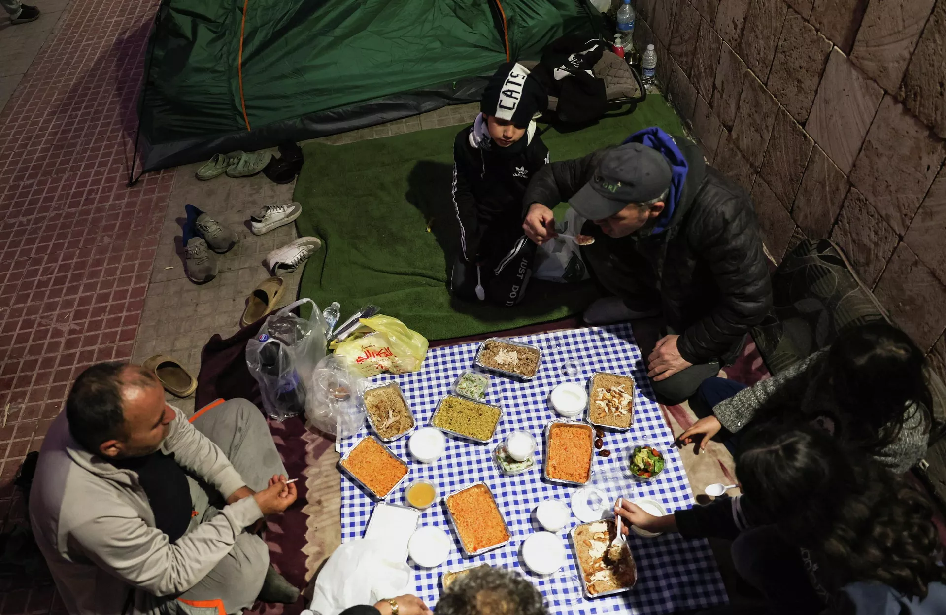 İsrail saldırıları Lübnan’da göç dalgasını büyüttü: Bir günde 100 bin kişi evini terk etti - Sputnik Türkiye, 1920, 10.03.2026