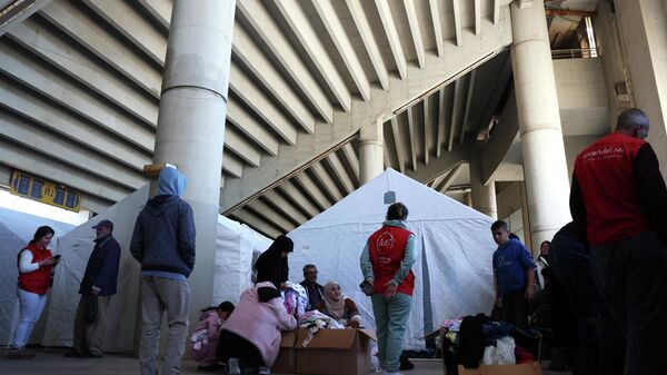 İsrail saldırıları Lübnan’da göç dalgasını büyüttü: Bir günde 100 bin kişi evini terk etti - Sputnik Türkiye