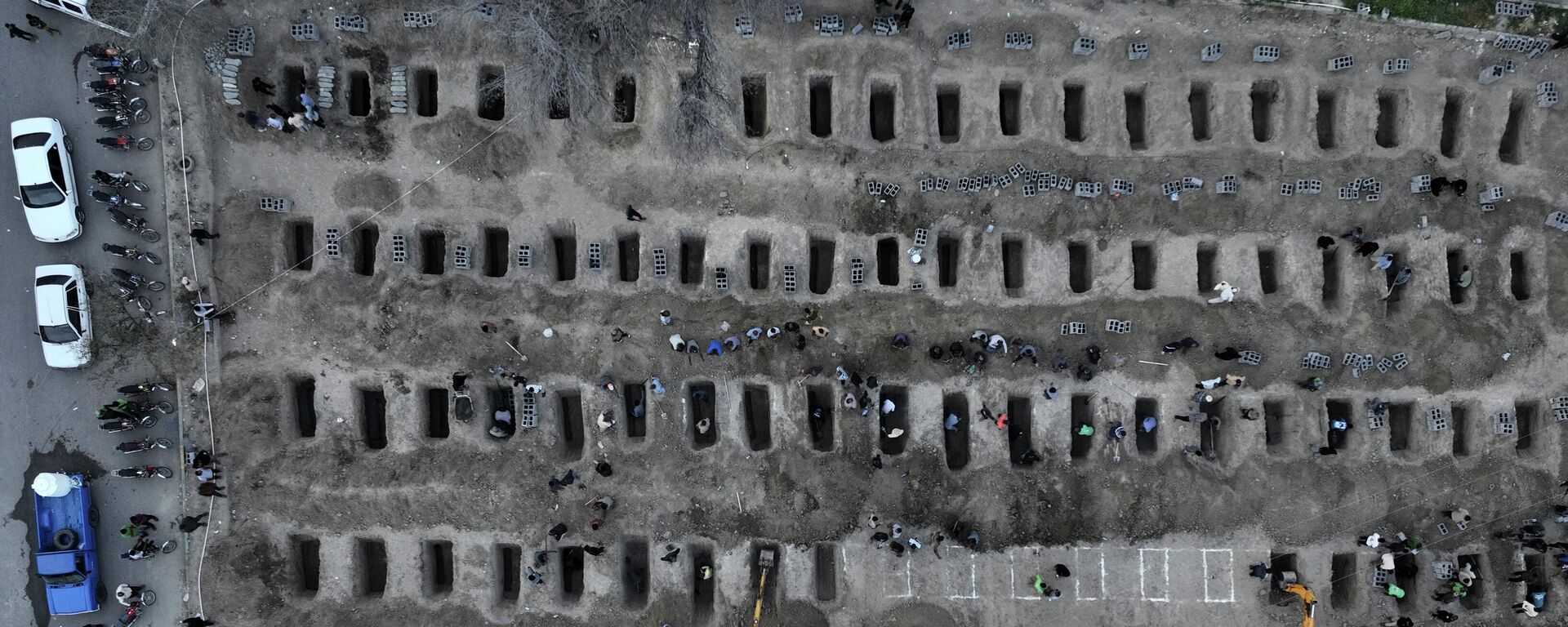 İran'da kız çocuklarının toplu cenaze töreni - Sputnik Türkiye, 1920, 17.03.2026