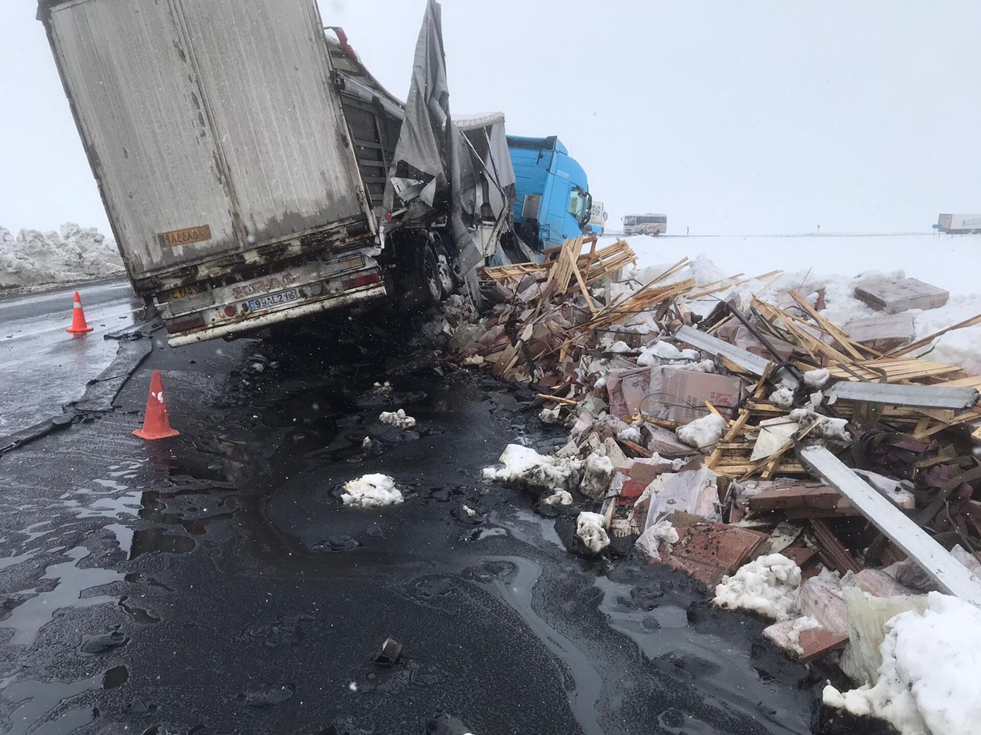 Kars'ta tankerle bir tır çarpıştı - Sputnik Türkiye, 1920, 15.03.2026