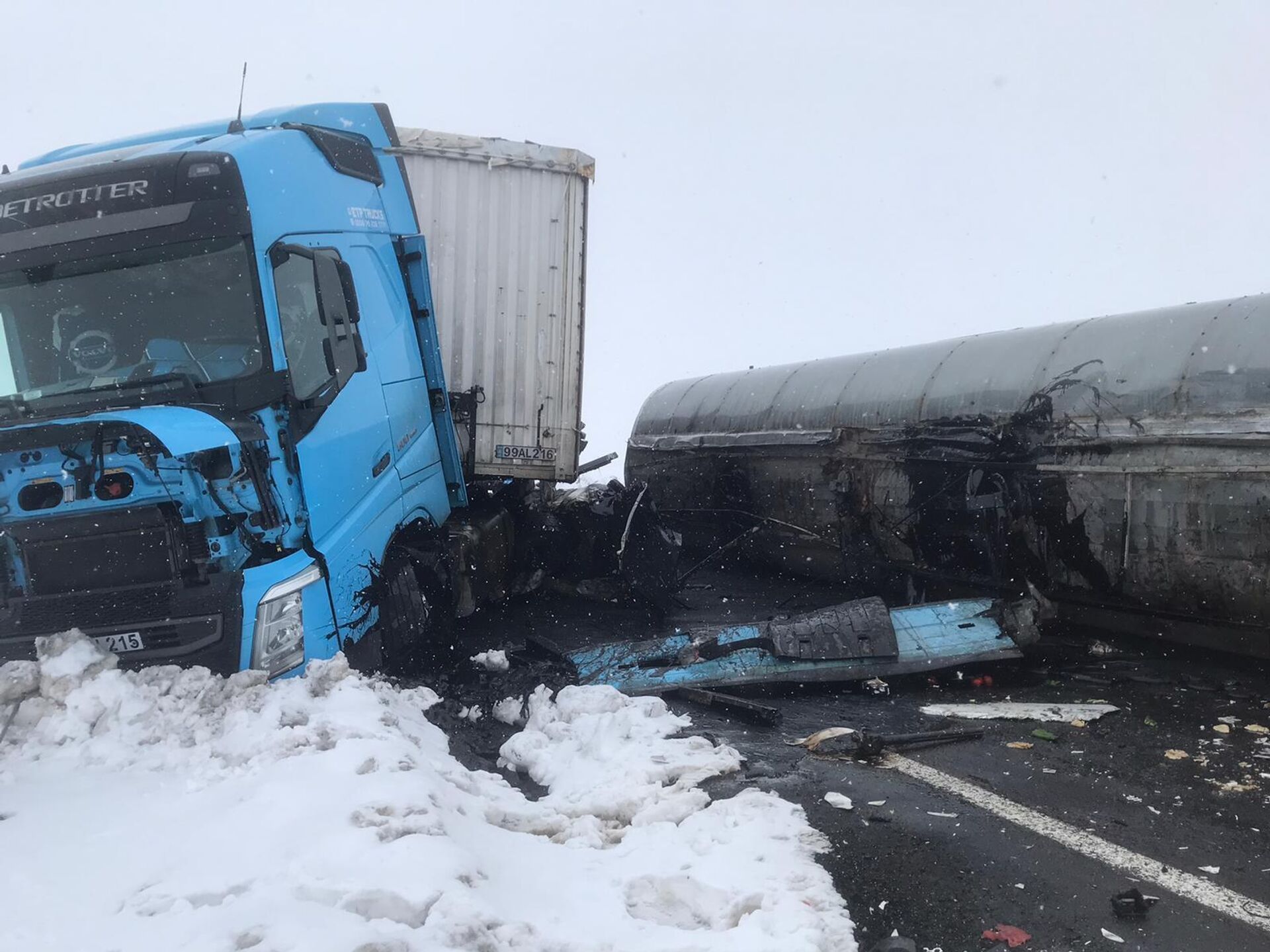 Kars'ta tankerle bir tır çarpıştı - Sputnik Türkiye, 1920, 15.03.2026