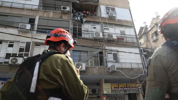 İran'ın füzesi Tel Aviv yakınlarına düştü İran'ın füzesi Tel Aviv yakınlarına düştü - Sputnik Türkiye