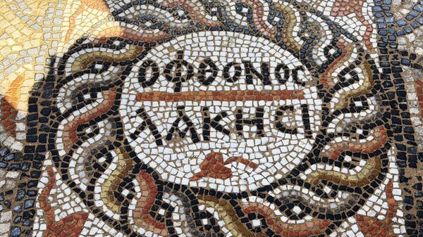 bin 500 yıllık bir mozaikte 'kıskanan çatlasın' yazısı - Sputnik Türkiye