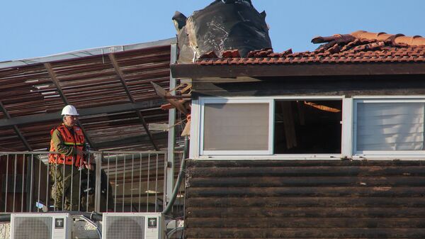 Kudüs'ün batısındaki bir binaya düşen İran füze parçası - Sputnik Türkiye